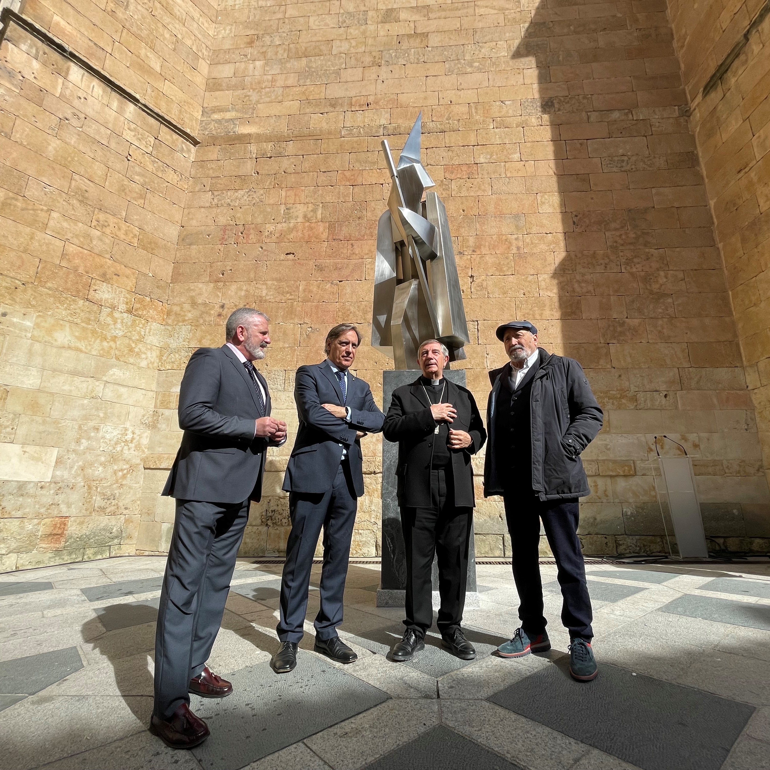 Presentacion de la escultura dedicada al cofrade de la Semana Santa