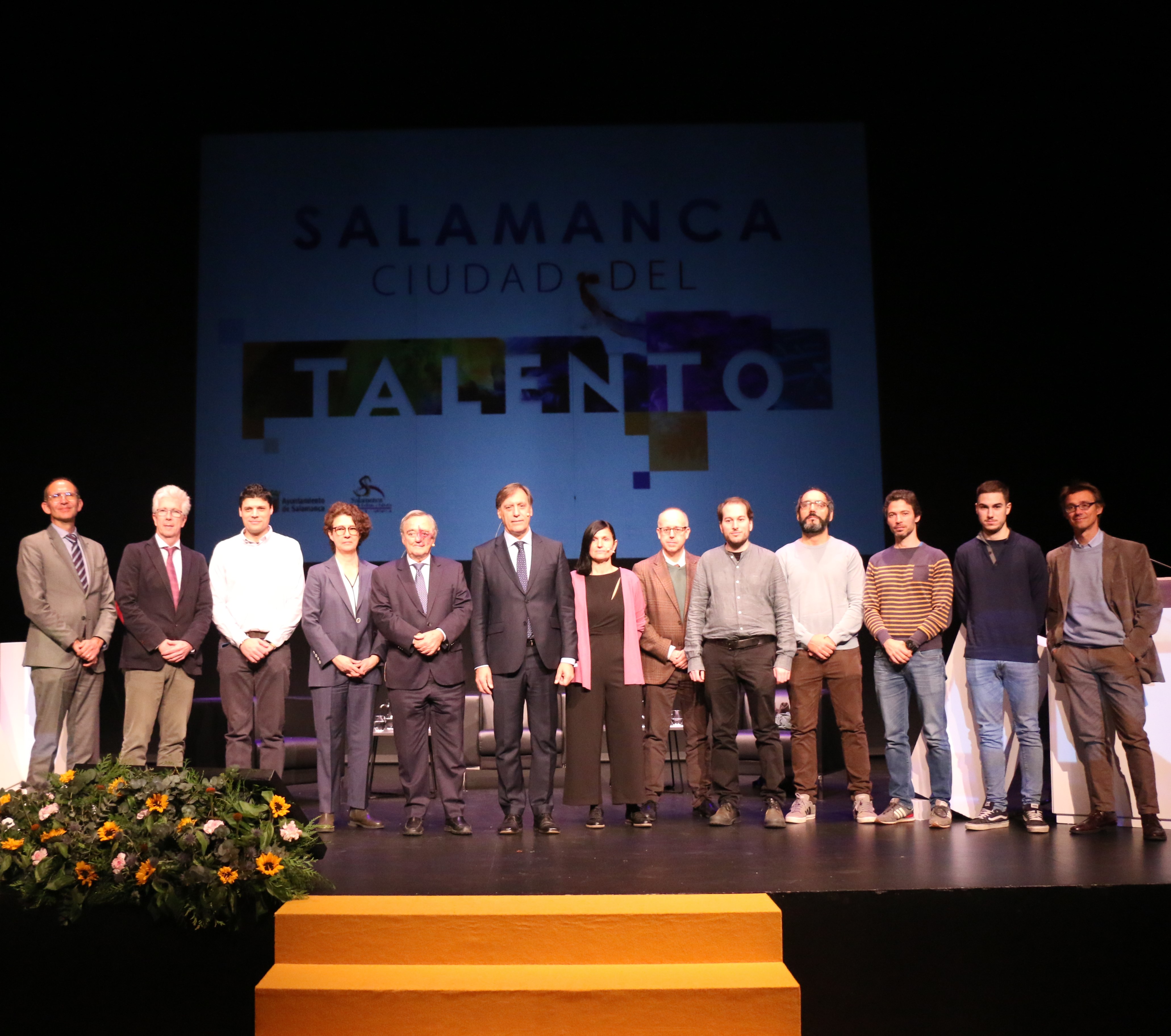 Carlos Gª Carbayo junto a los investigadores y el comite del Programa de Atraccion del Talento
