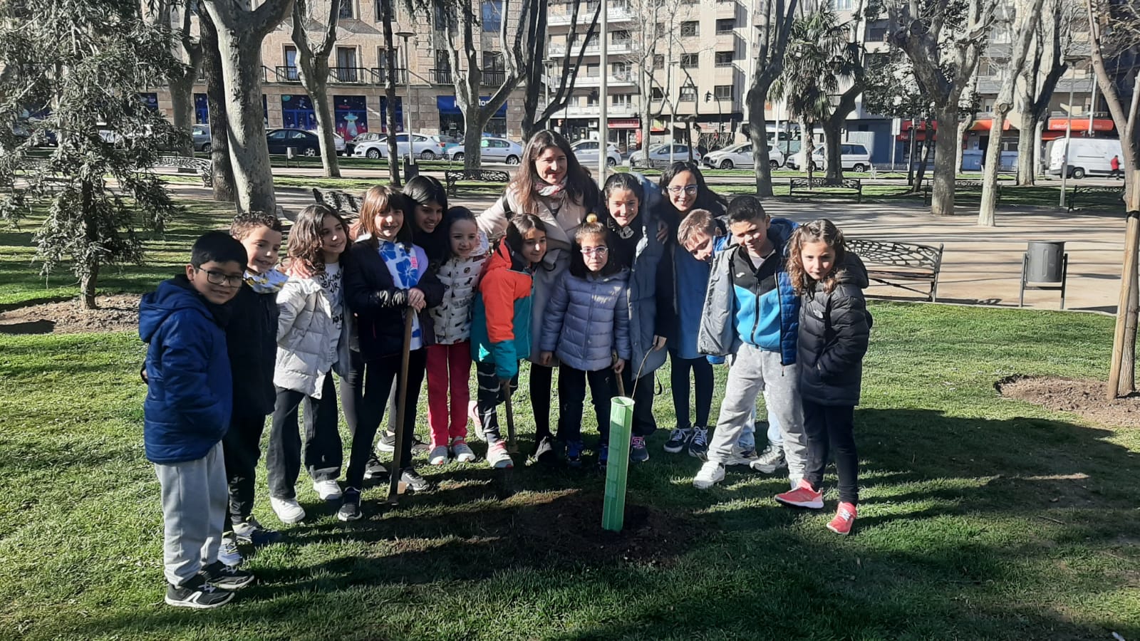Plantacion de olmos en La Alamedilla por el dia Internacional de los Bosques