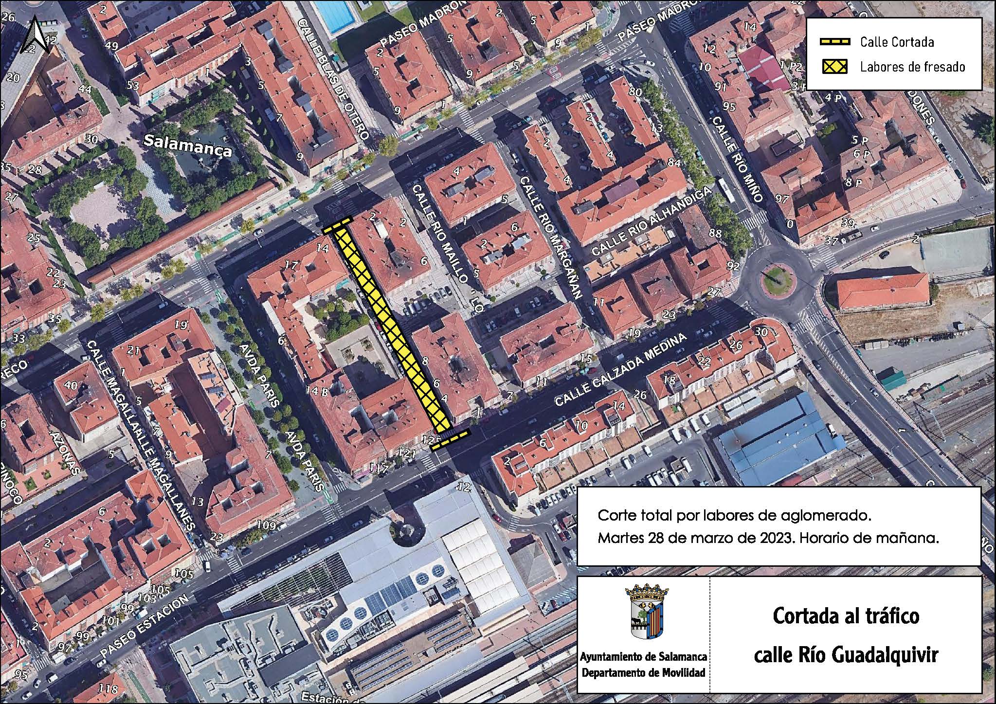 Corte de trafico en la calle Guadalquivir por obras de renovacion del firme