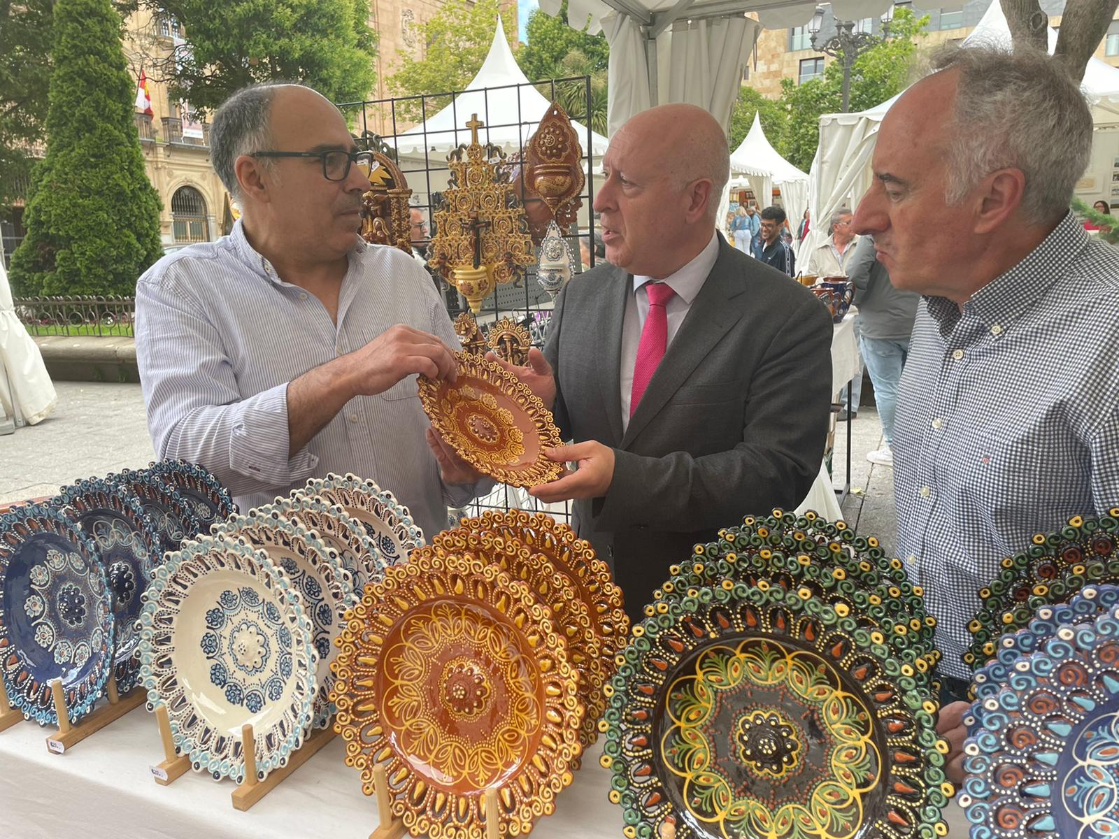 El concejal de Promocion Economica  centro  en la inauguracion hoy de la Feria