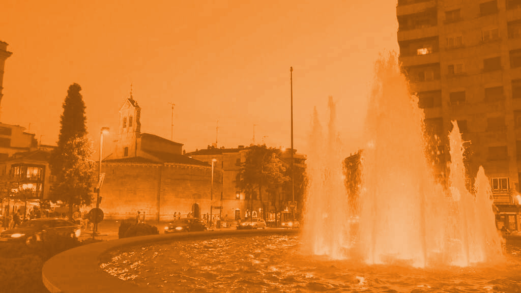 La Fuente de la Puerta Zamora se ilumina de naranja por la lucha contra la Leucemia
