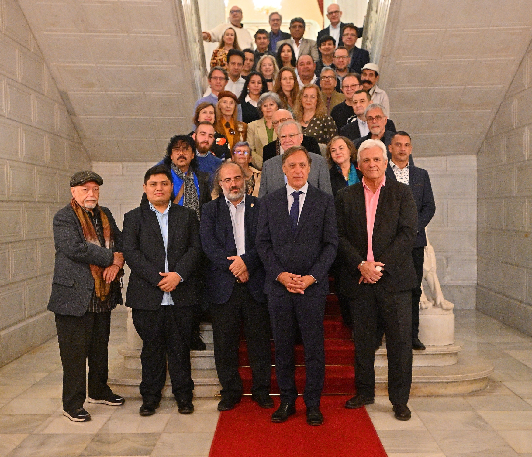 Foto de familia con los participantes en el XVI Encuentro de Poetas Iberoamericanos