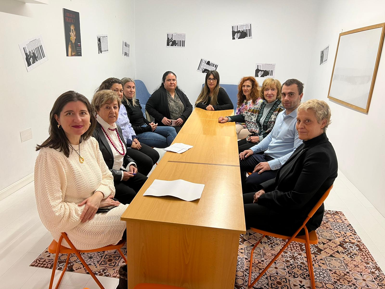 Miryam Rodriguez durante la visita a la nueva sede en Salamanca de la asociacion APRAM