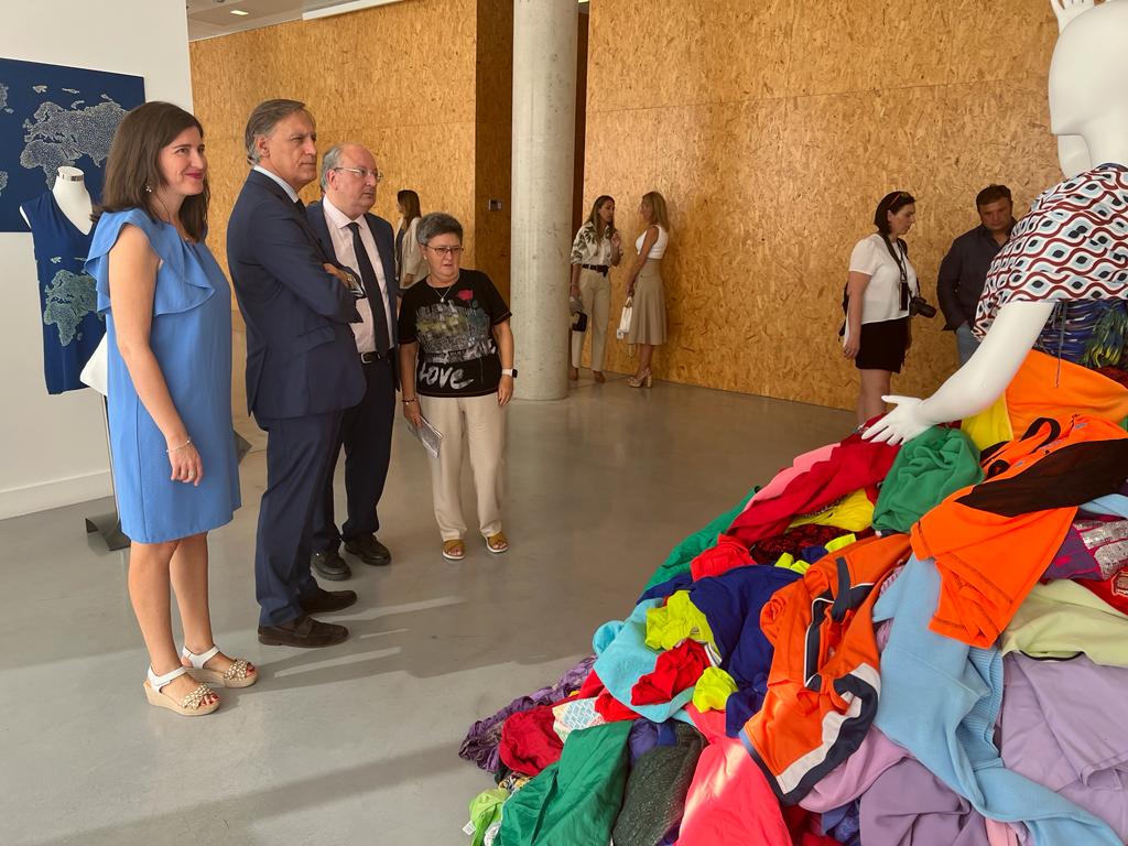 inauguracion de la exposicion   ReciclArte   en el CMI Julian Sanchez  El Charro