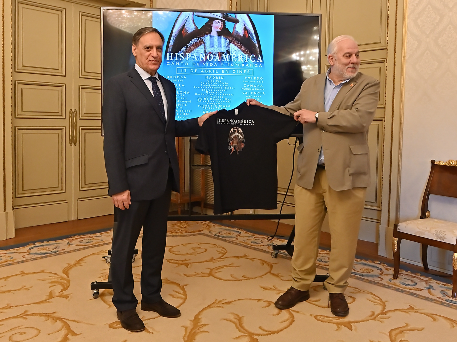 Garcia Carbayo y Lopez-Linares  en la presentacion de la pelicula documental