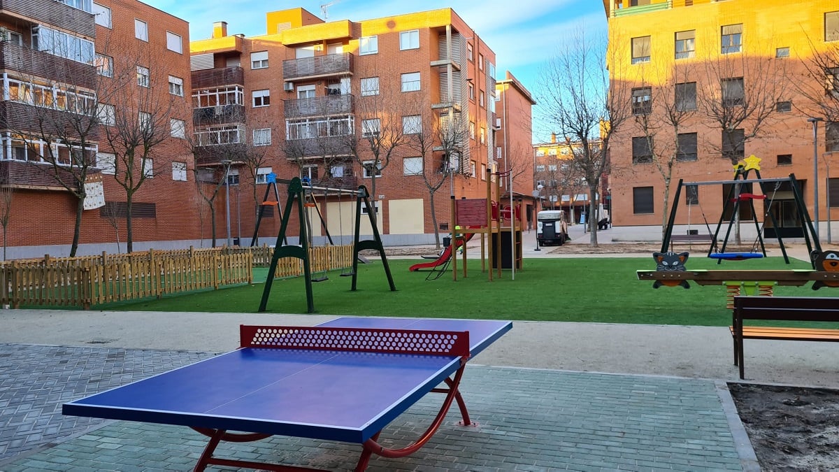 Una de las plazas ya renovadas en el barrio El Zurguen