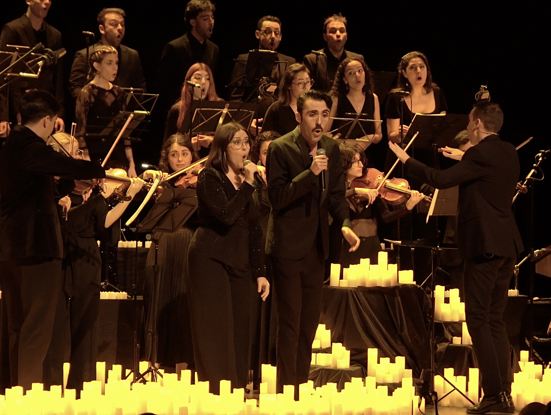 AURUM. bandas sonoras a la luz de la velas  en el teatro liceo