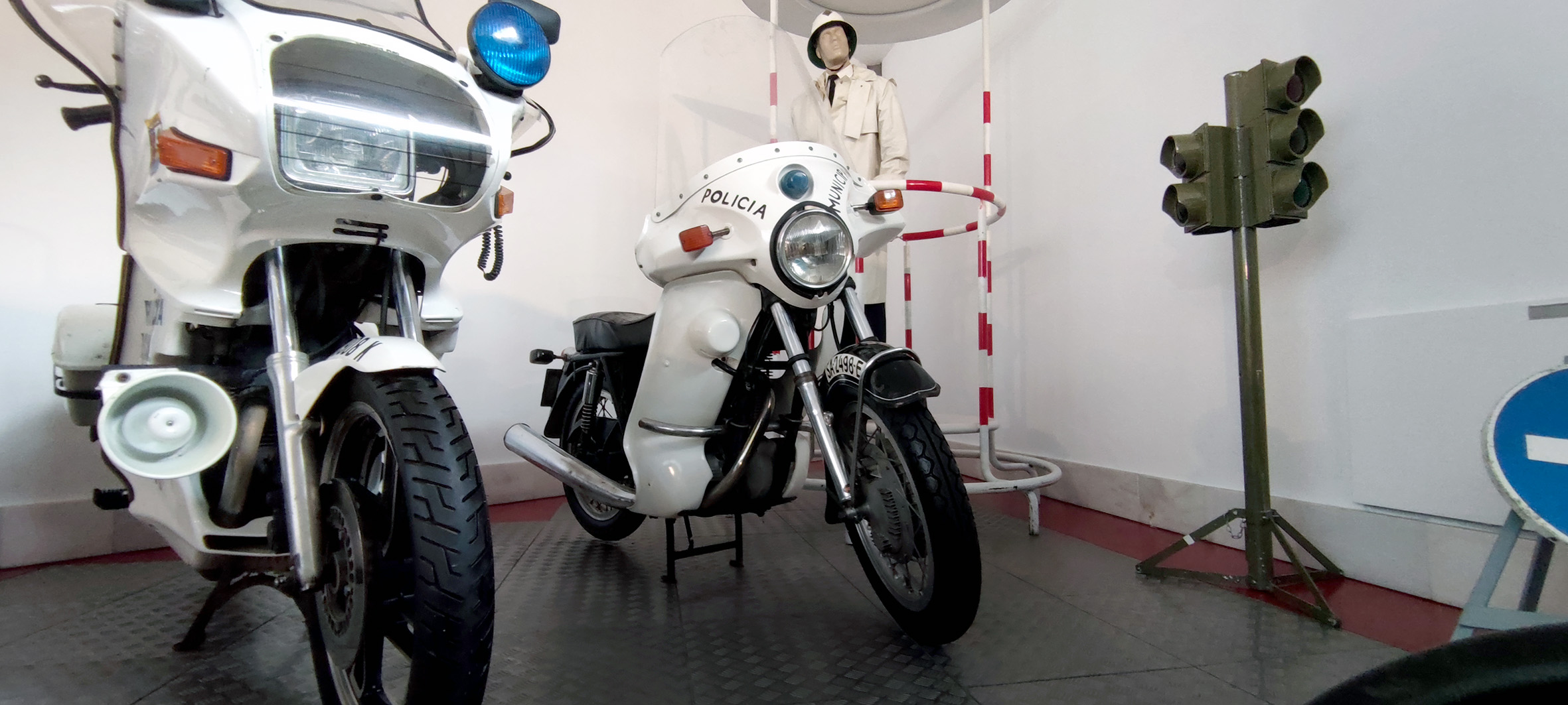 La motocicleta Sanglas 400 F  pieza del mes de mayo del MHAS