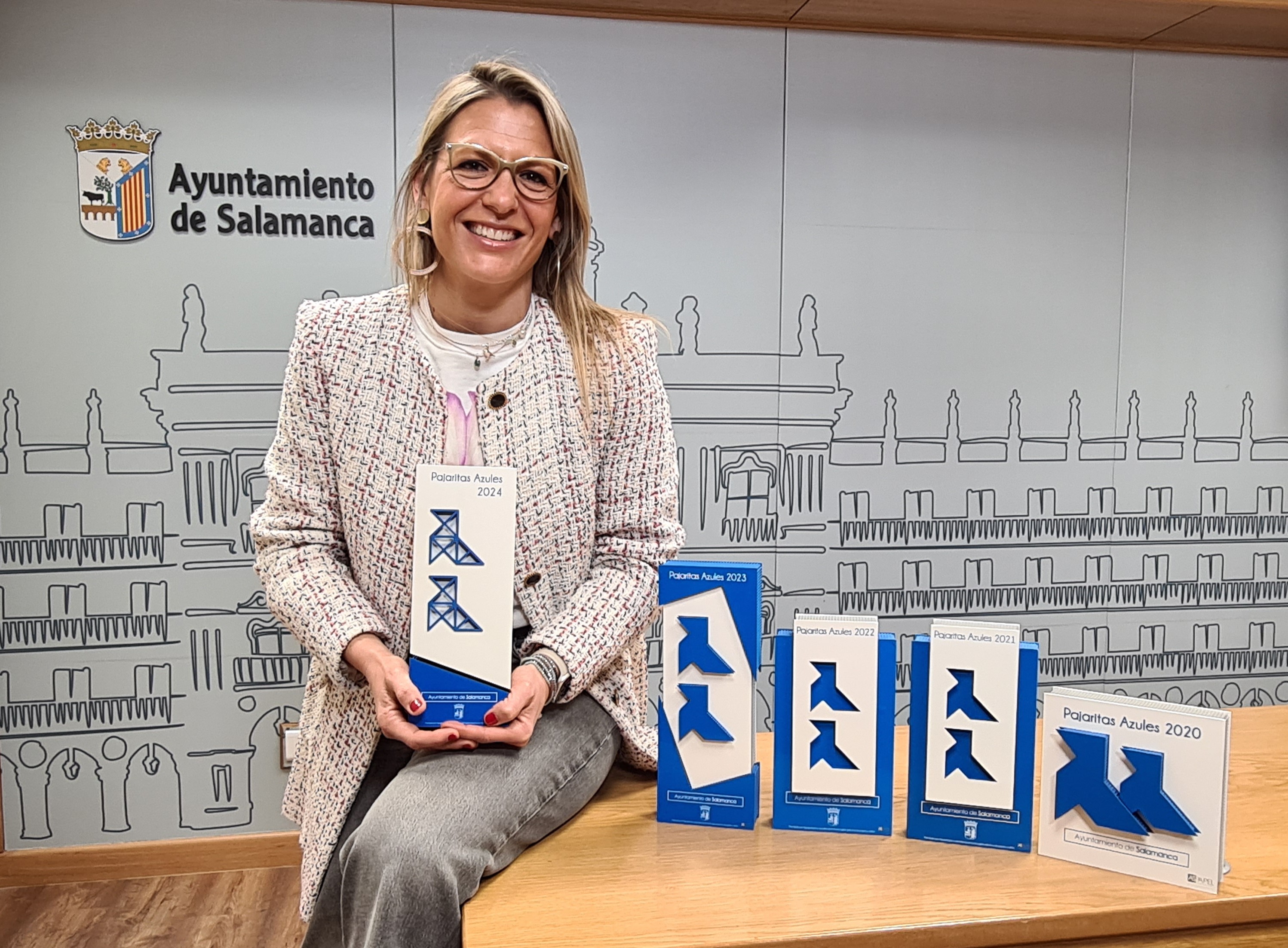 El Ayuntamiento recibe de nuevo una doble  Pajarita Azul