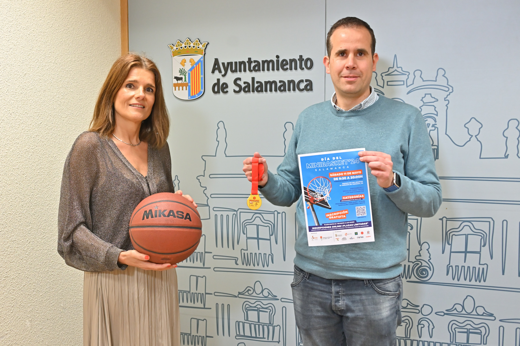Almudena Parres y Fernando Vazquez presentan el Dia del Minibasket