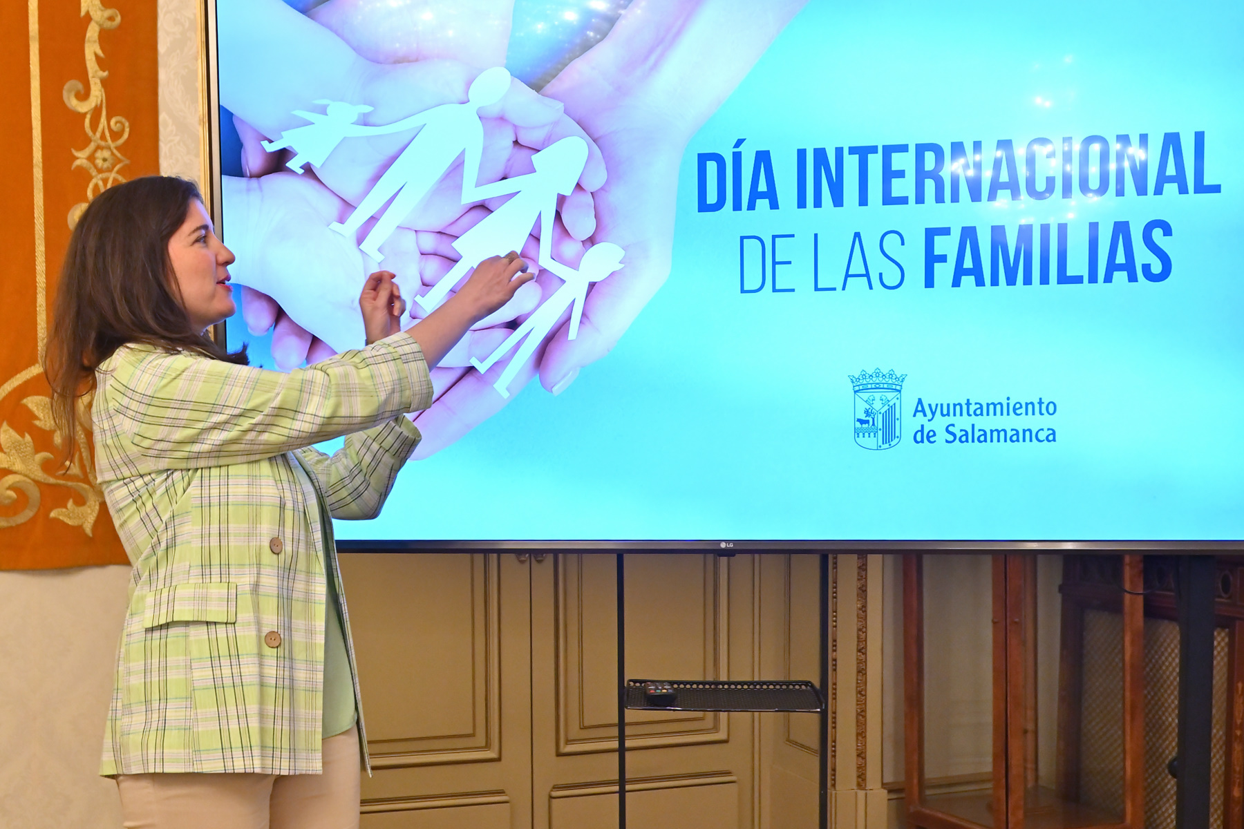 Miryam Rodriguez presenta las actividades por el Dia Internacional de las Familias
