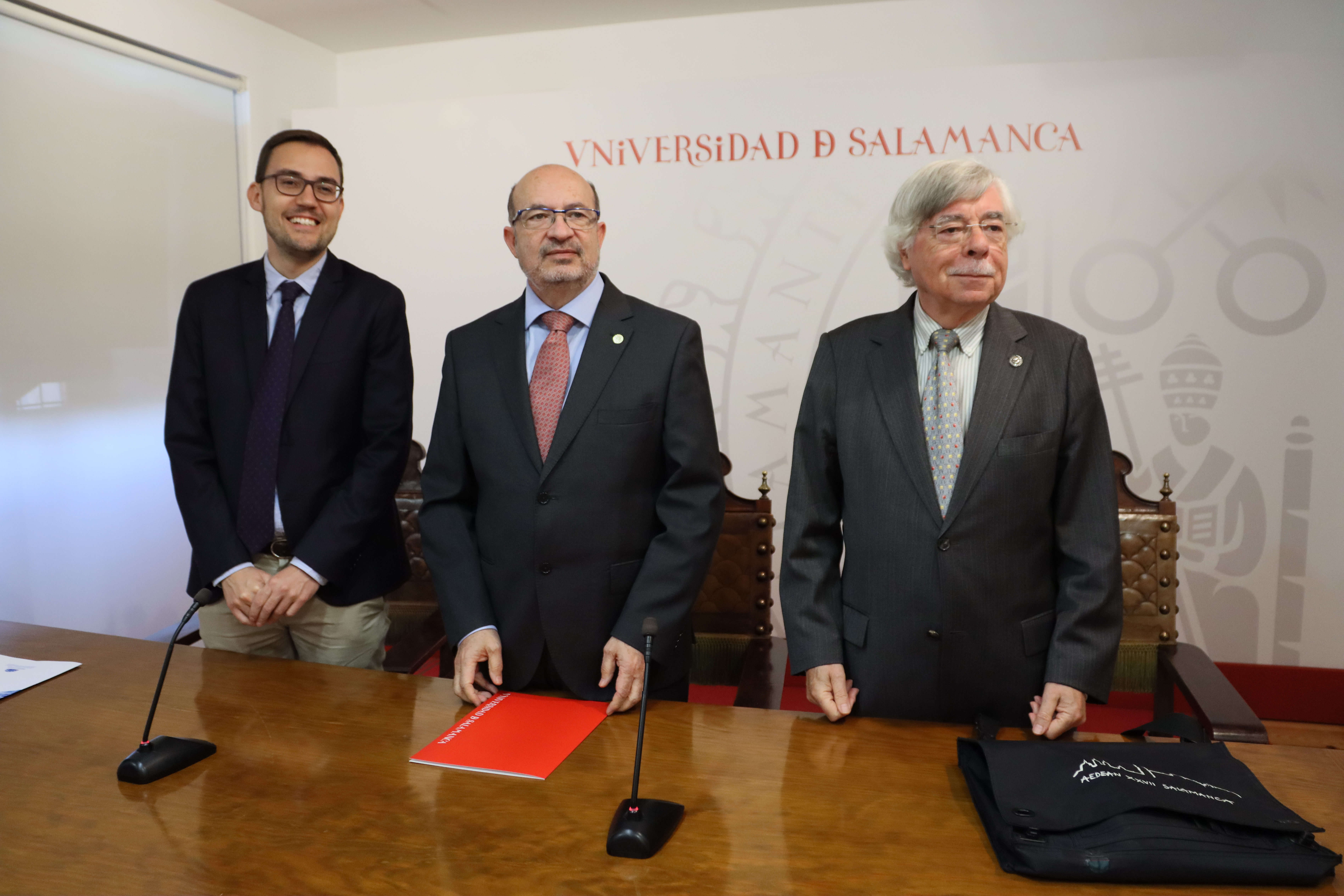 Alumni-USAL y el Ayuntamiento renuevan su colaboracion con  Salamanca Finde