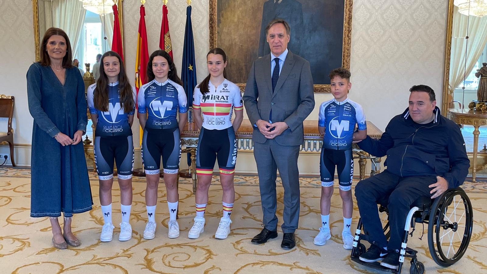 Garcia Carbayo recibe a la Campeona de Espana Infantil de Ciclismo  la salmantina Vega Iglesias